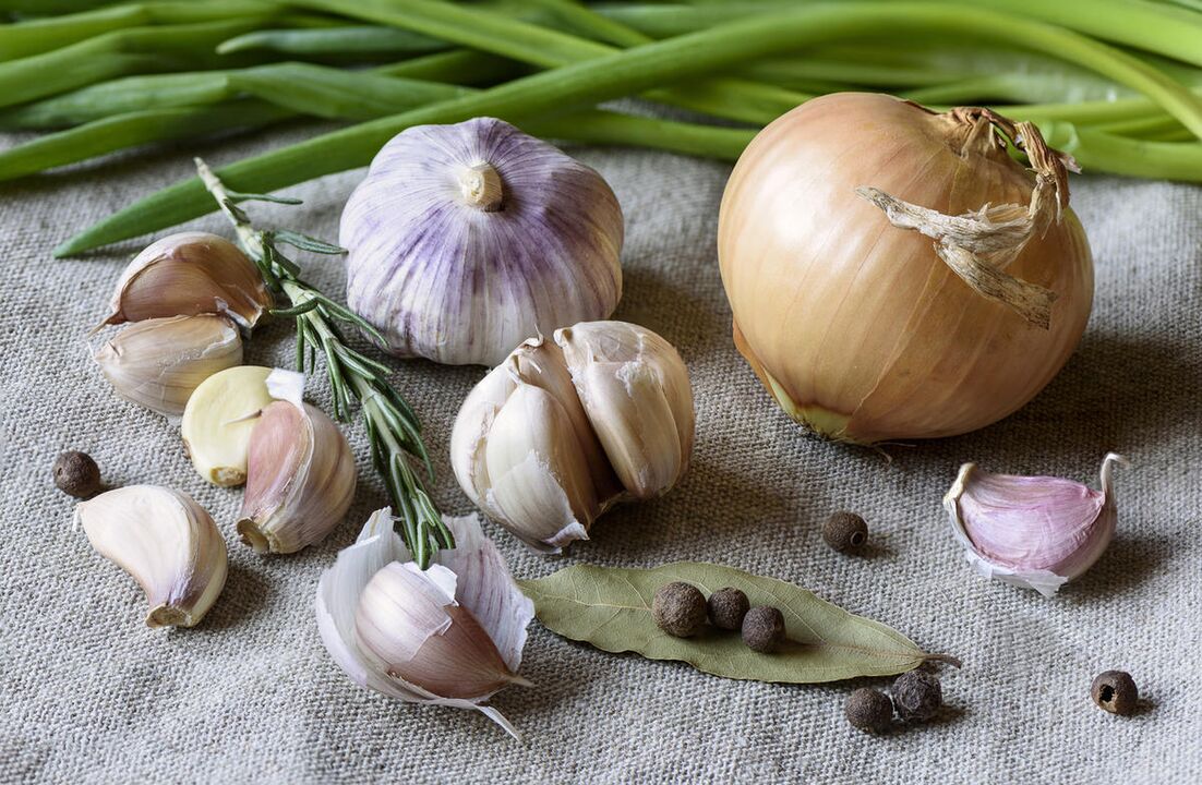 garlic and shallots for the treatment of worms